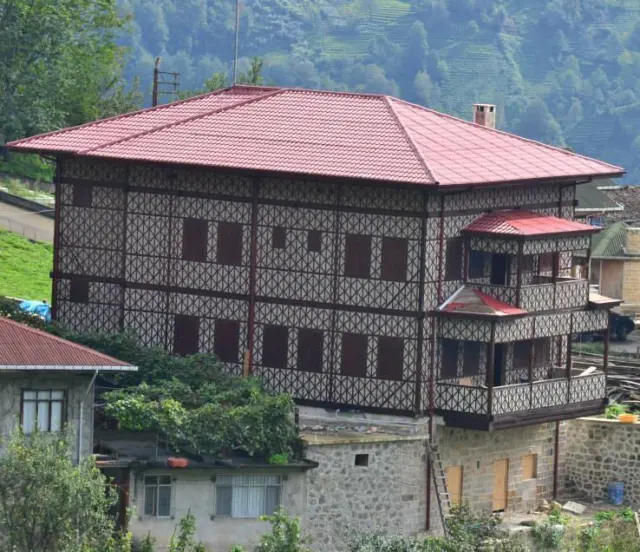 İnşaat aşamasındaki Konak hırsızların hedefi oldu